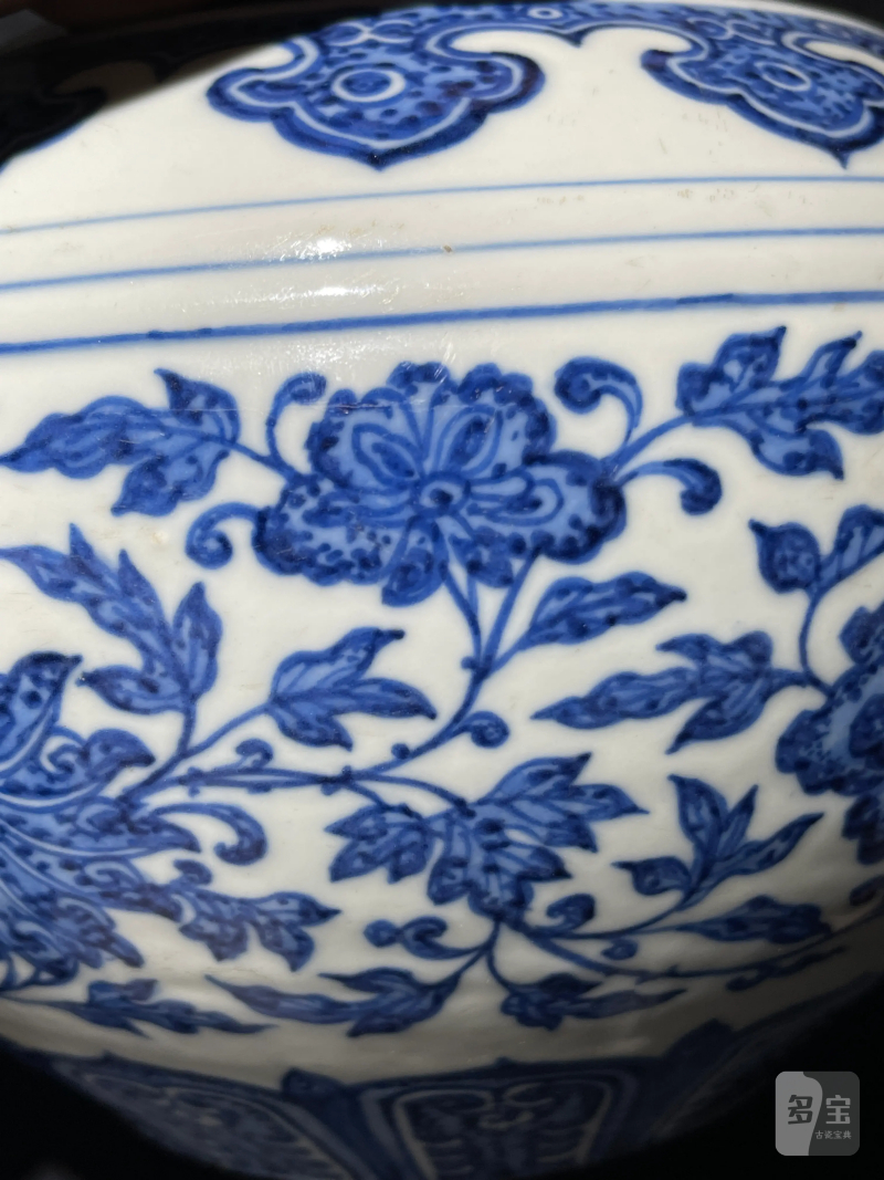 清乾隆 青花缠枝莲纹赏瓶 - 图6